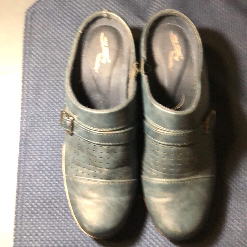 Easy street comfort wave mules size 6 1/2 narrow